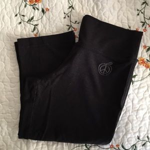 Green apple yoga crop pants